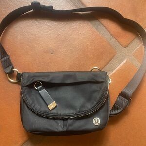 Lululemon all night black festival bag micro 2L